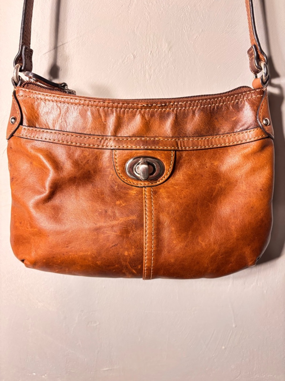 Vintage Fossil Leather Crossbody in Distressed Cognac